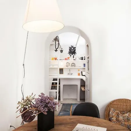 Vakantiehuis Eclectic & Artistic House In