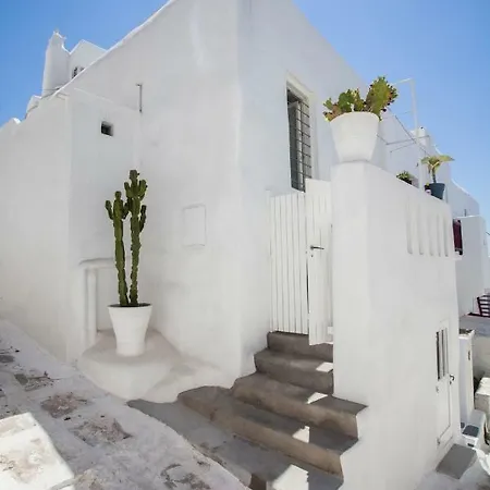 Eclectic & Artistic House In Mykonos Town